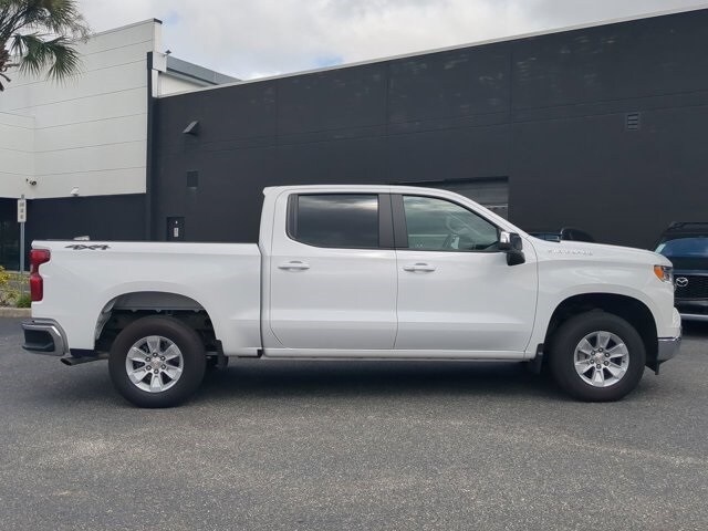 2025 Chevrolet Silverado 1500 LT photo 2