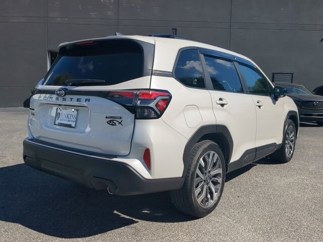 2025 Subaru Forester Touring photo 3