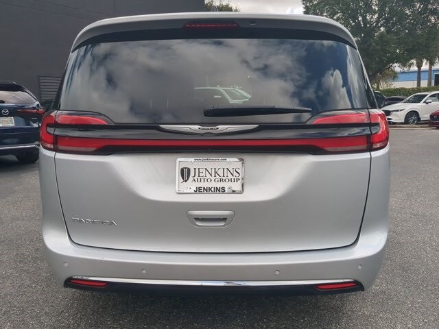 2024 Chrysler Pacifica Touring L photo 4