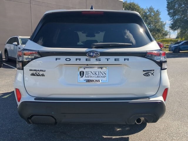 2025 Subaru Forester Touring photo 4