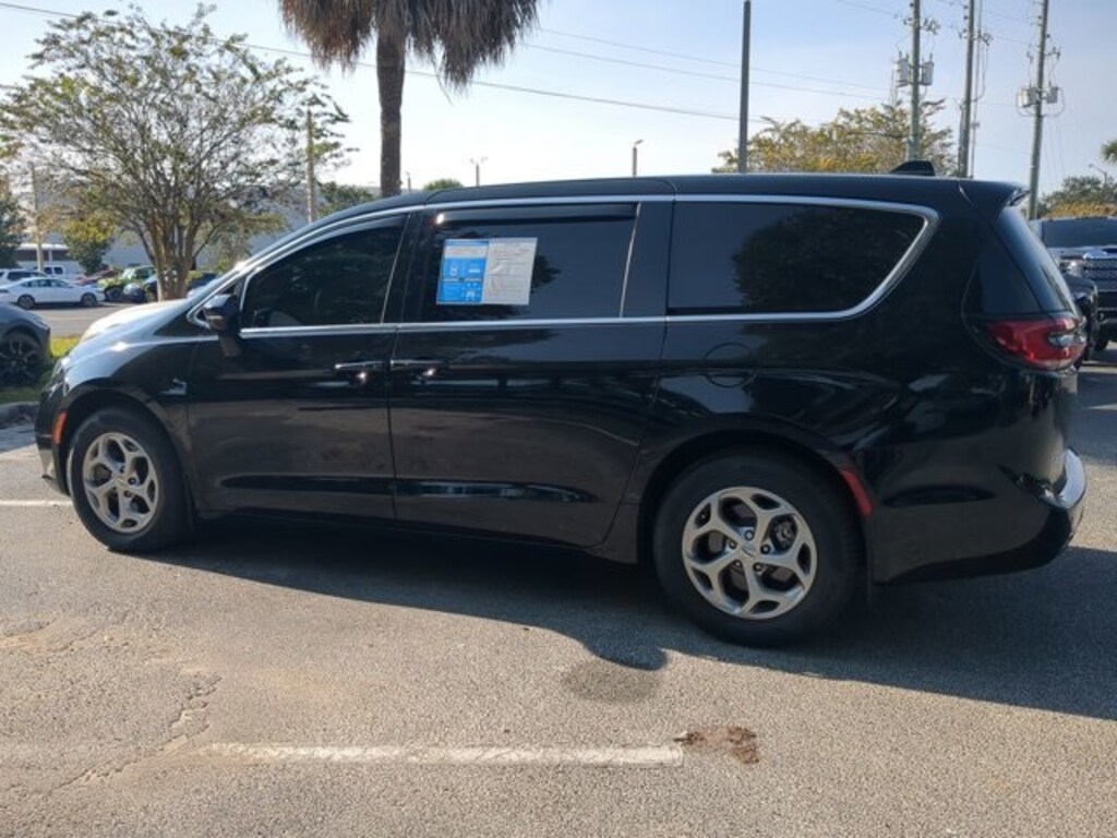 Used 2024 Chrysler Pacifica Limited Van Passenger Van