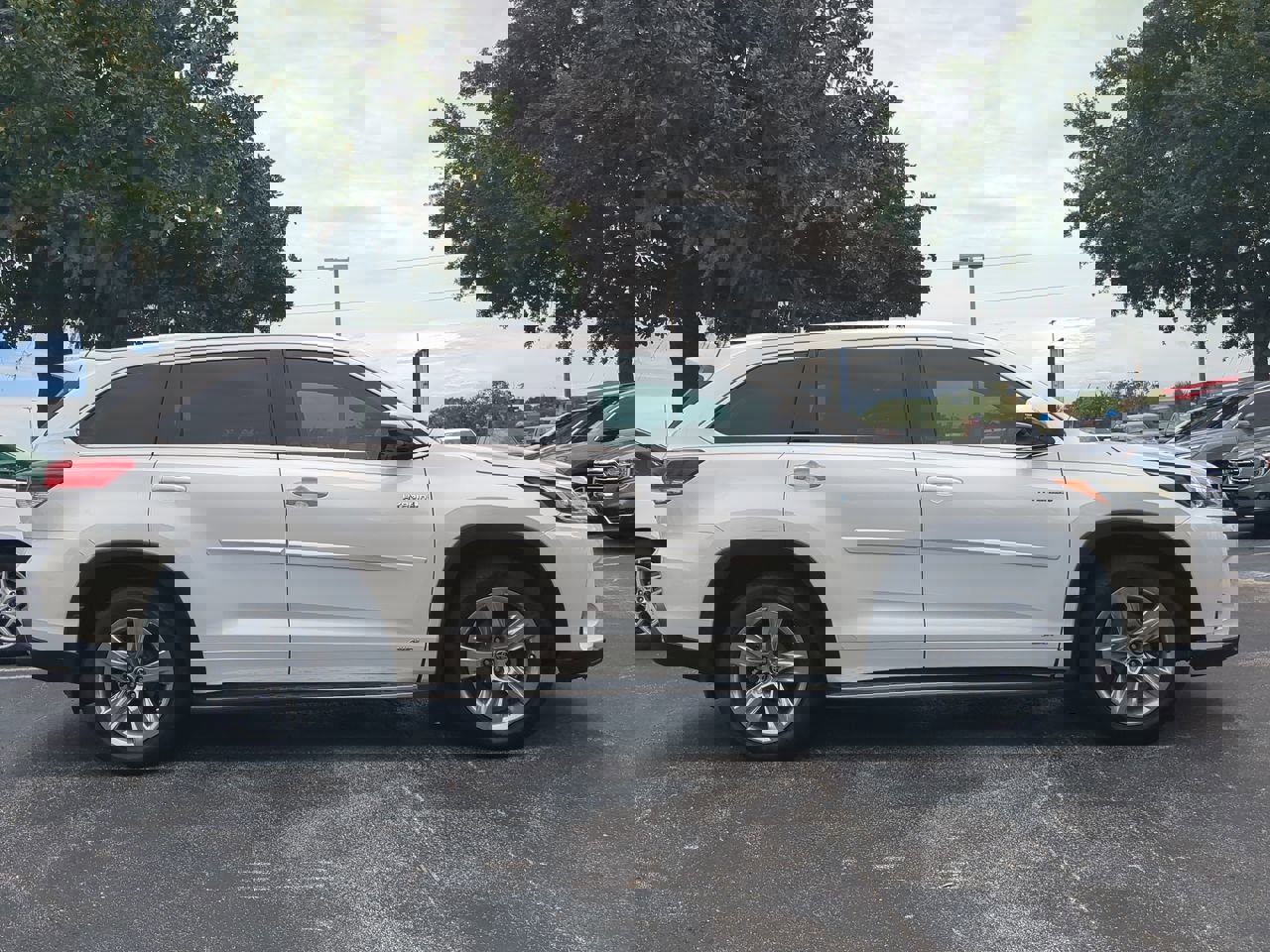 2017 Toyota Highlander Hybrid Limited photo 3