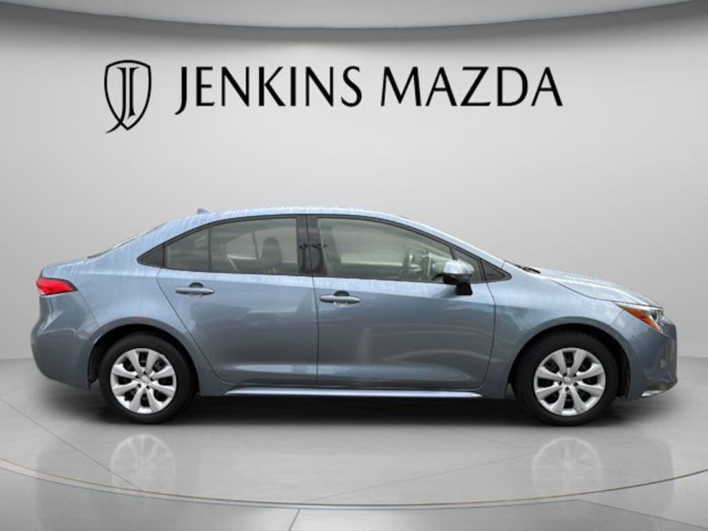 Used 2021 Toyota Corolla LE Sedan