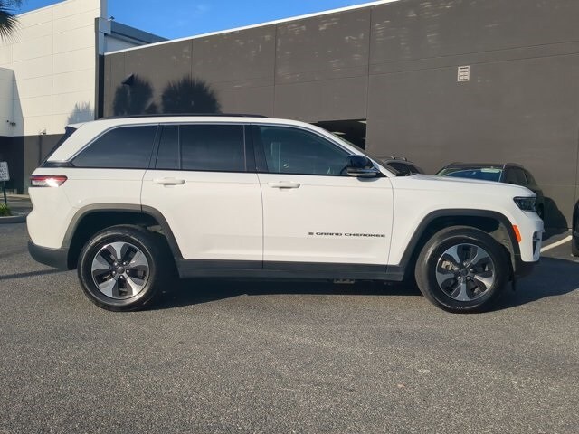 2024 Jeep Cherokee 4xe Base photo 2