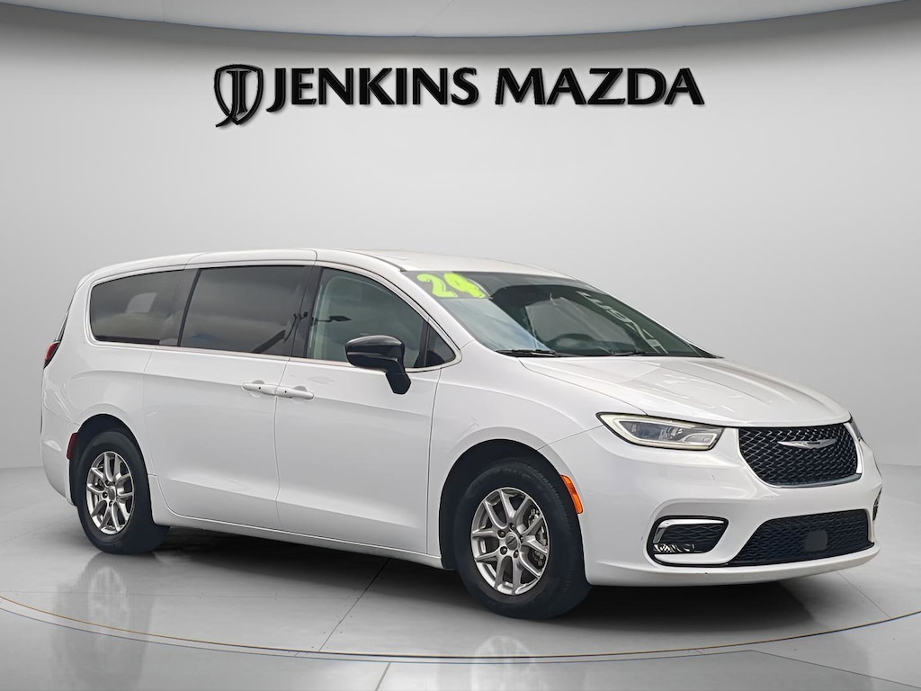 Used 2024 Chrysler Pacifica Touring L Minivan/Van