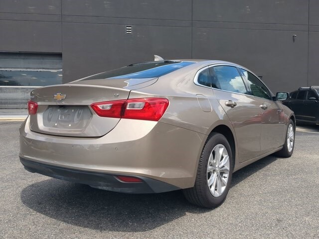 2024 Chevrolet Malibu 1LT photo 3