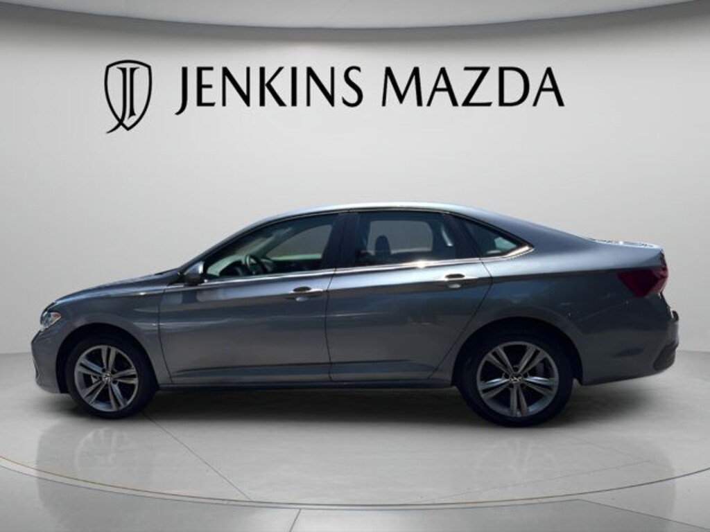 Used 2024 Volkswagen Jetta 1.5T SE Sedan