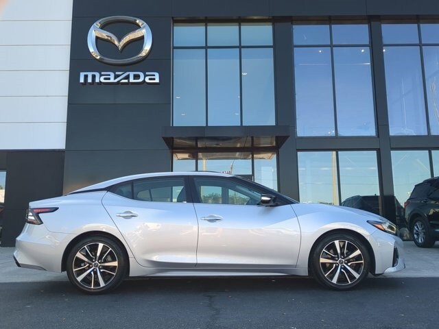 2023 Nissan Maxima SV photo 2