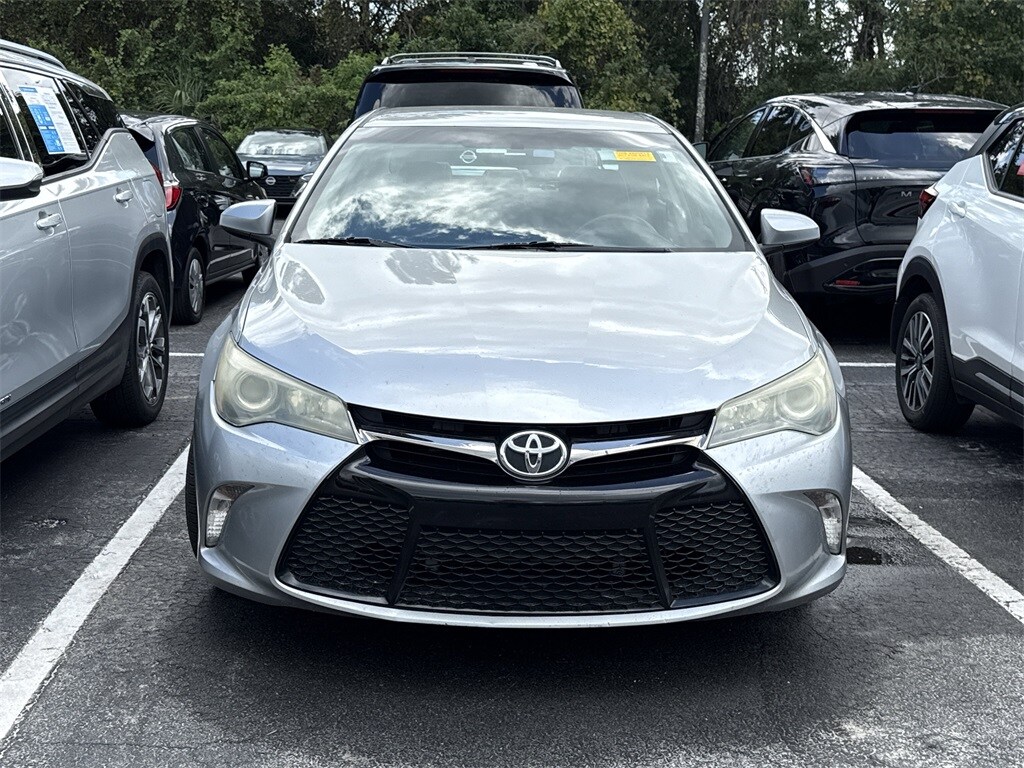 2016 Toyota Camry SE photo 3