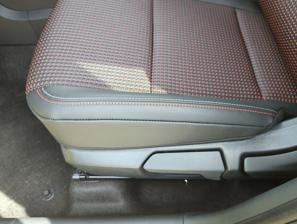 2026 Nissan KICKS SR - Photo 25