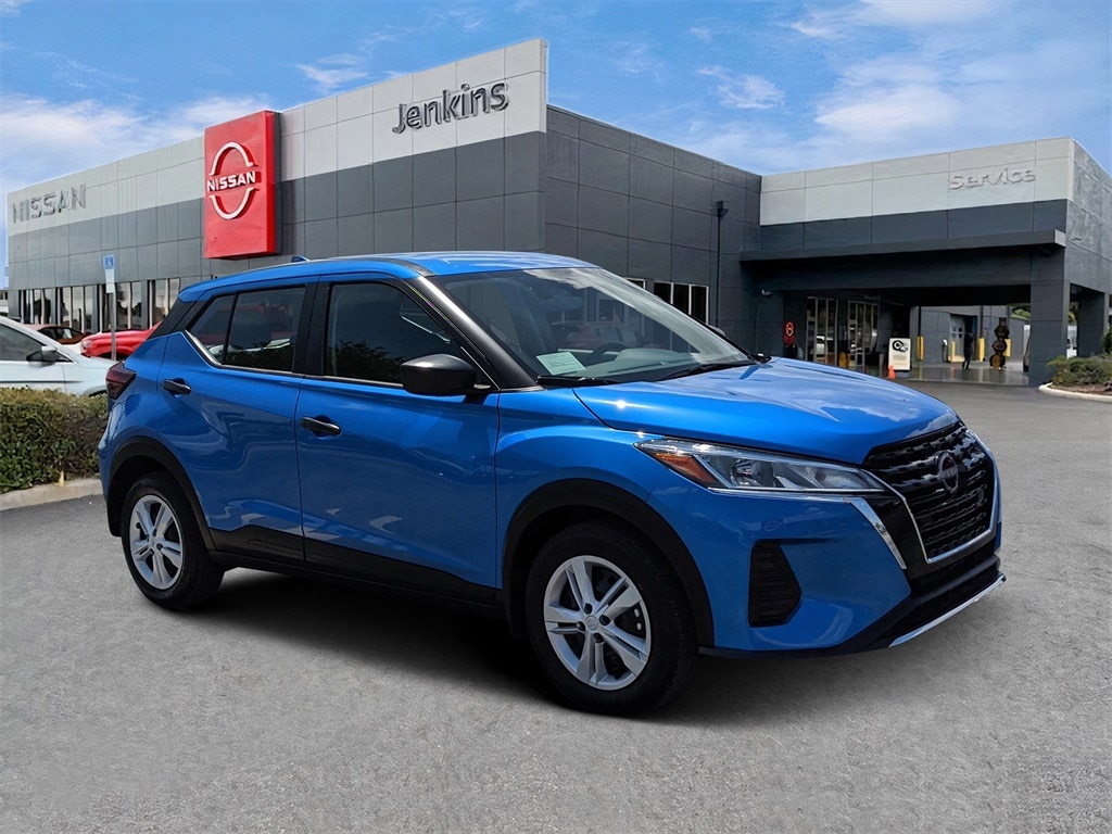 New 2025 Nissan Kicks Play S SUV
