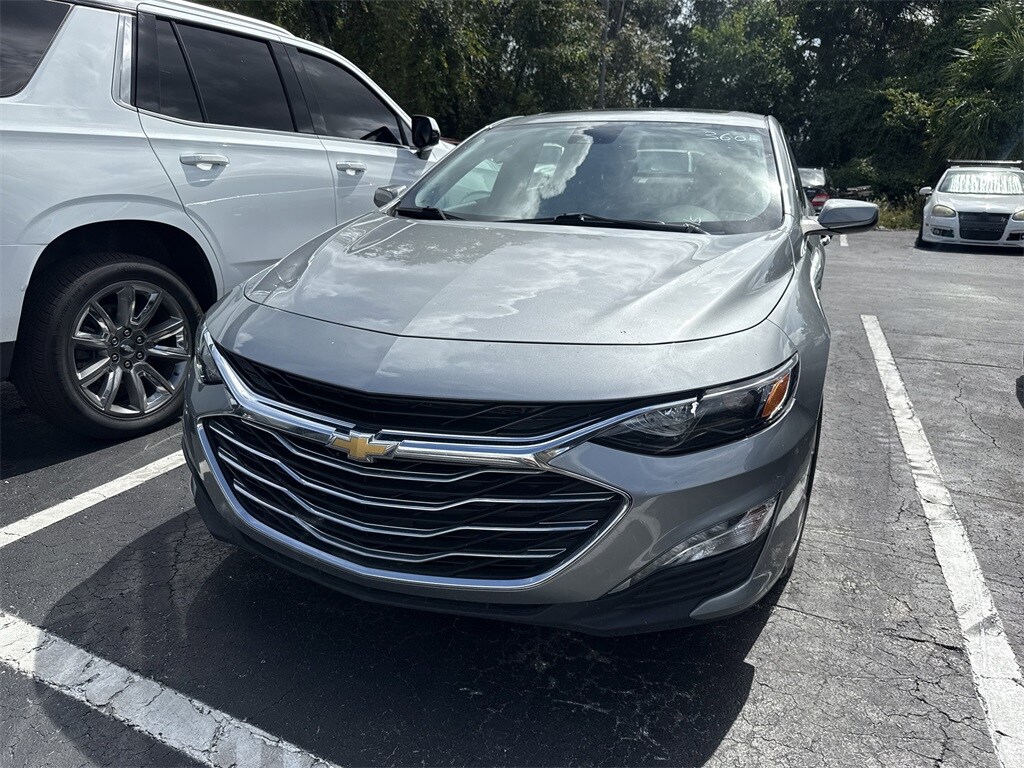 2024 Chevrolet Malibu 1LT photo 2