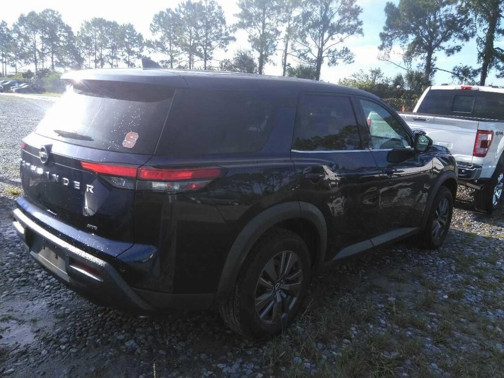 2022 Nissan Pathfinder S photo 4