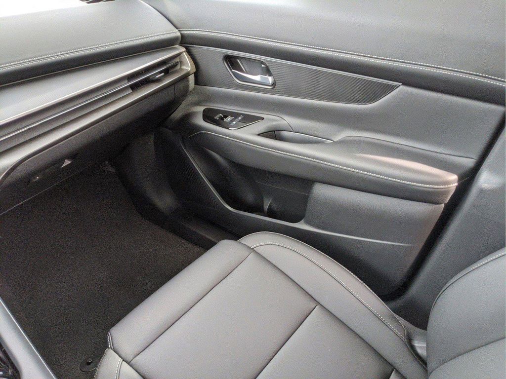 2025 Nissan Murano SV - Photo 23