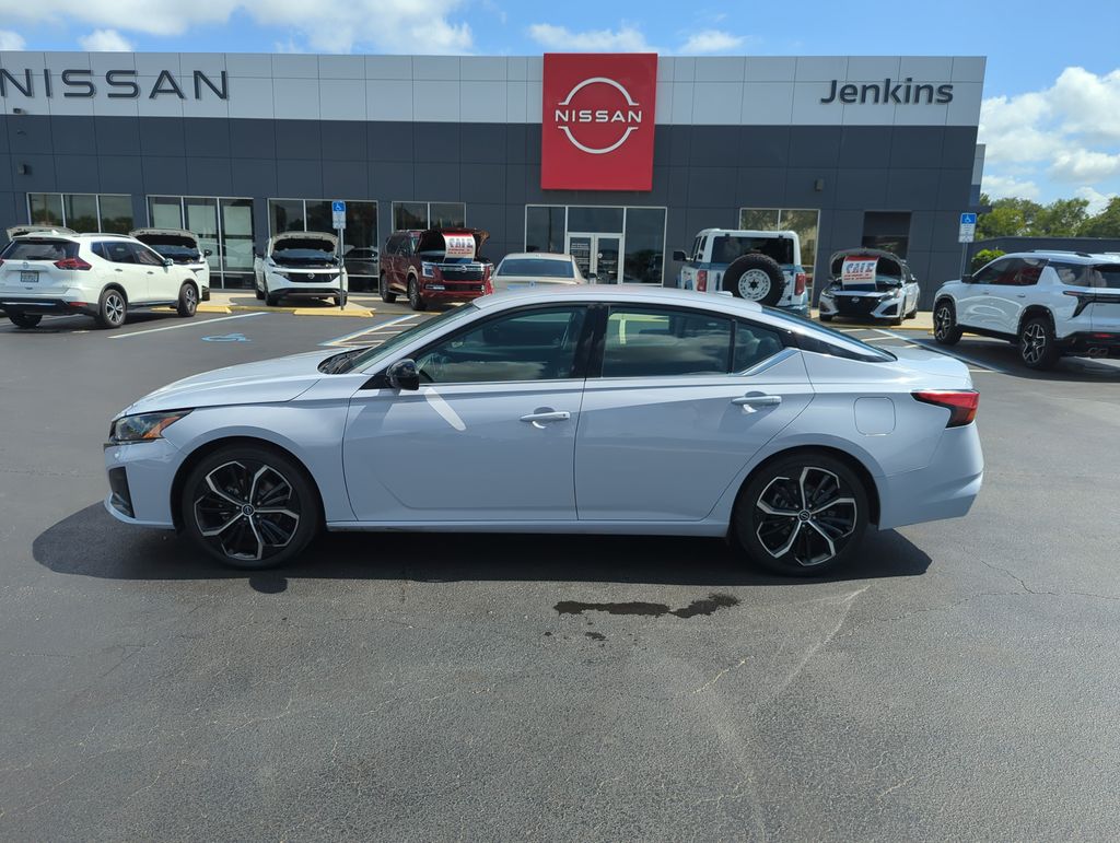 2024 Nissan Altima SR - Photo 11