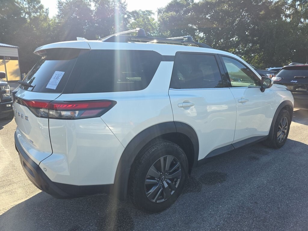 2022 Nissan Pathfinder SV photo 3