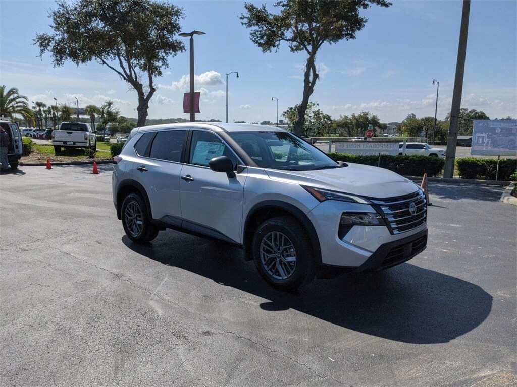 2025 Nissan Rogue S photo 2