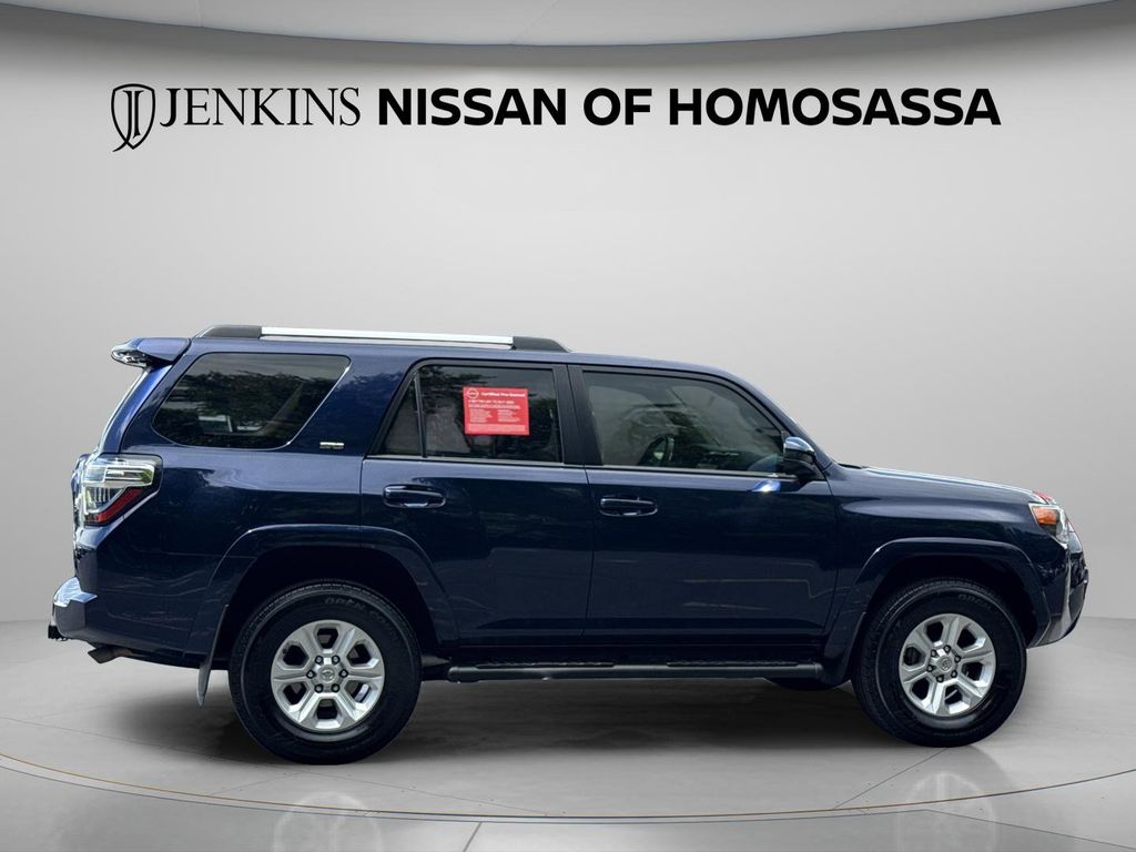 2021 Toyota 4Runner SR5 - Photo 2