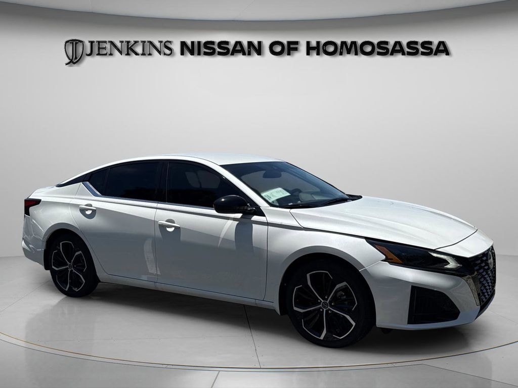 New 2025 Nissan Altima SR Sedan