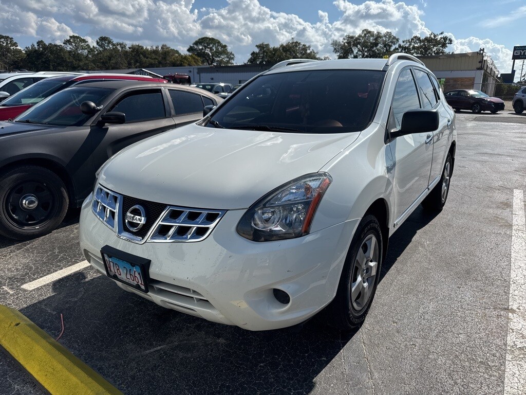 2014 Nissan Rogue Select S photo 2