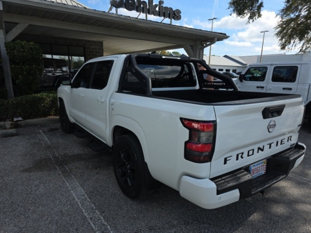 2023 Nissan Frontier SV photo 2