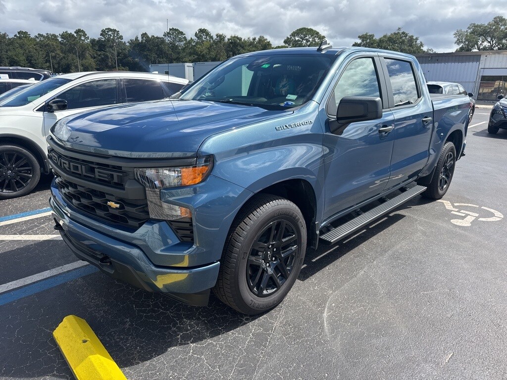 2024 Chevrolet Silverado 1500 Custom photo 2
