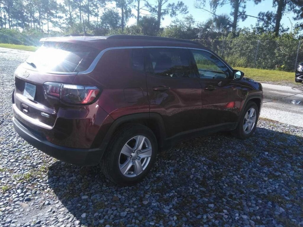 2022 Jeep Compass Latitude photo 4