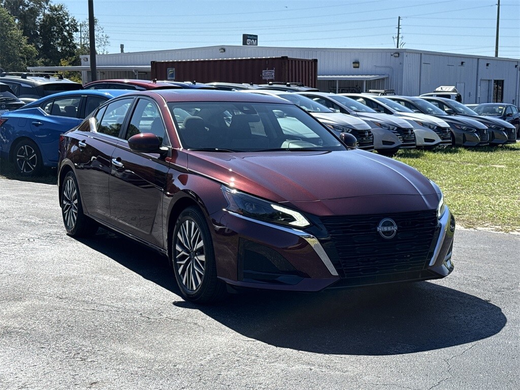 2025 Nissan Altima SV photo 2