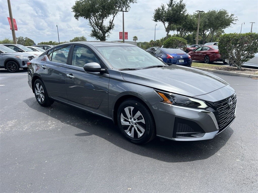 2025 Nissan Altima S photo 2