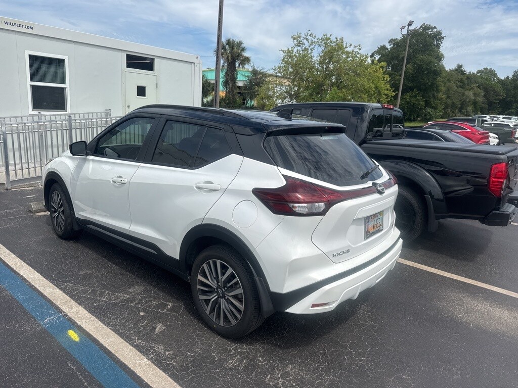 2023 Nissan Kicks SR photo 3