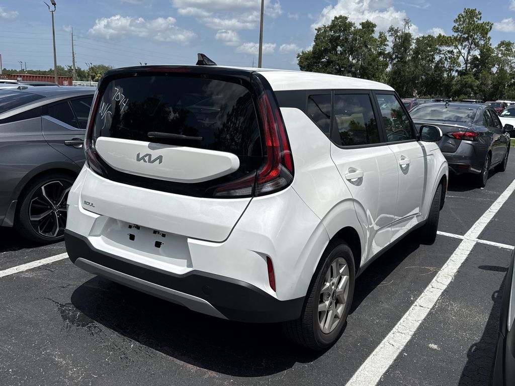 2024 Kia Soul LX - Photo 6