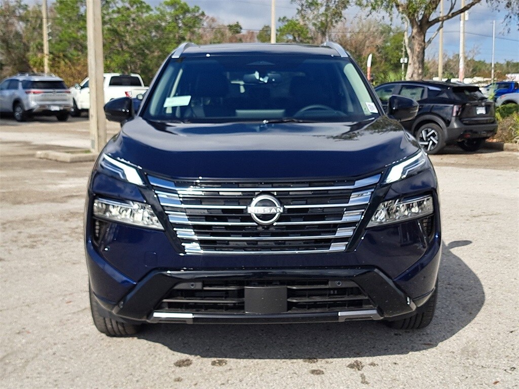 2025 Nissan Rogue Platinum photo 3