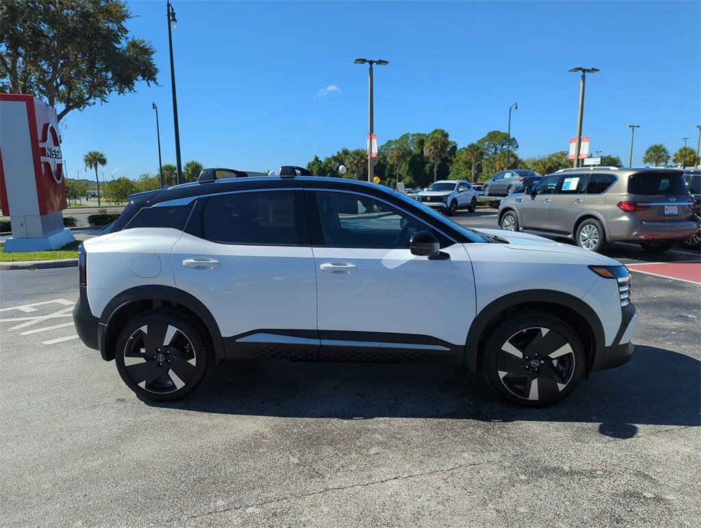 2026 Nissan Kicks SR photo 2