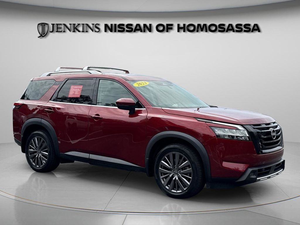 2023 Nissan Pathfinder SL 2WD's photo