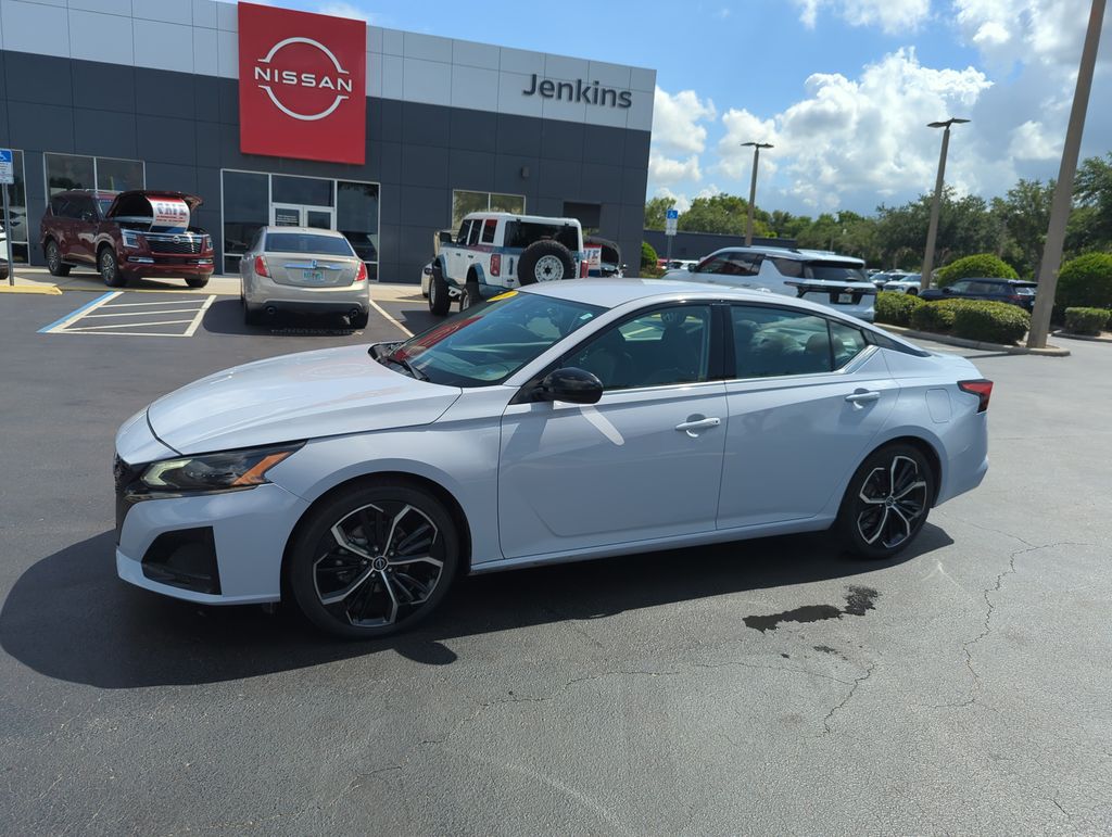 2024 Nissan Altima SR - Photo 13