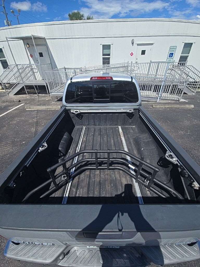 2015 Nissan Frontier SV photo 4