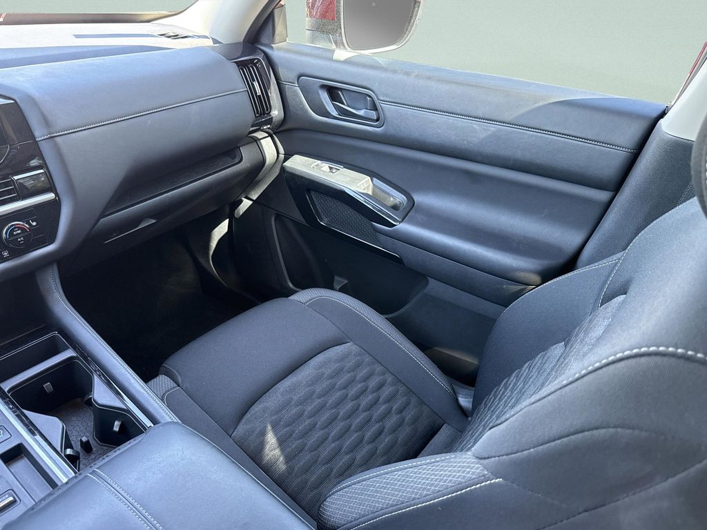 2023 Nissan Pathfinder SV - Photo 27