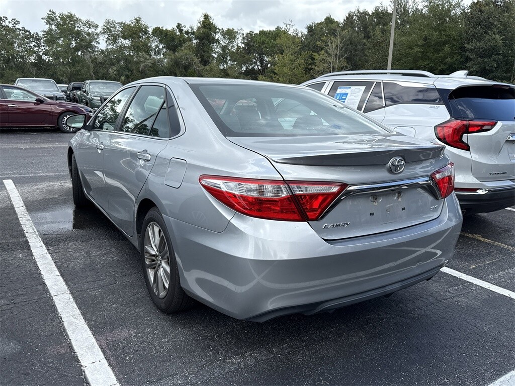 2016 Toyota Camry SE photo 4