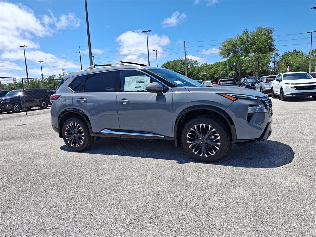 2025 Nissan Rogue Platinum photo 2