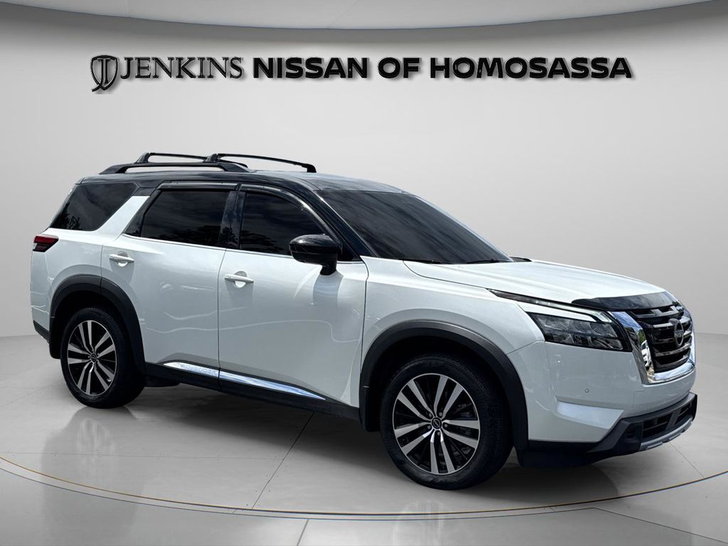 2025 Nissan Pathfinder Platinum 2WD's photo