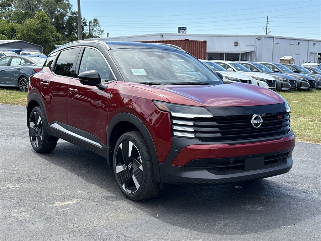 2025 Nissan Kicks SR photo 2