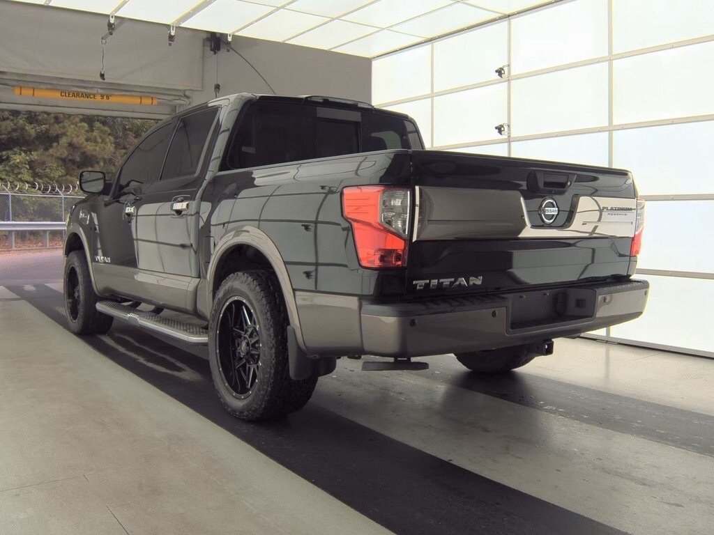 2017 Nissan Titan Platinum Reserve photo 3