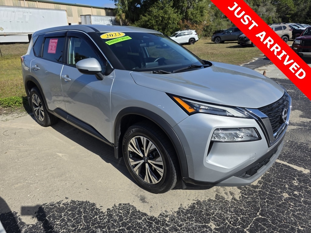 2023 Nissan Rogue SV's photo