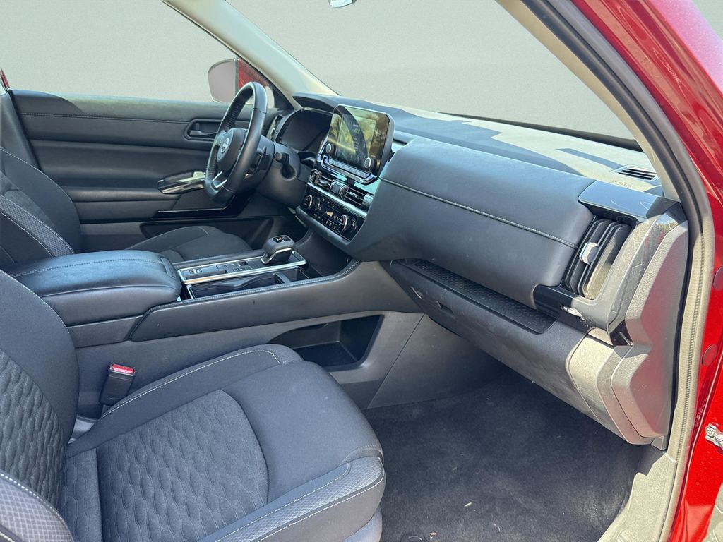 2023 Nissan Pathfinder SV - Photo 18