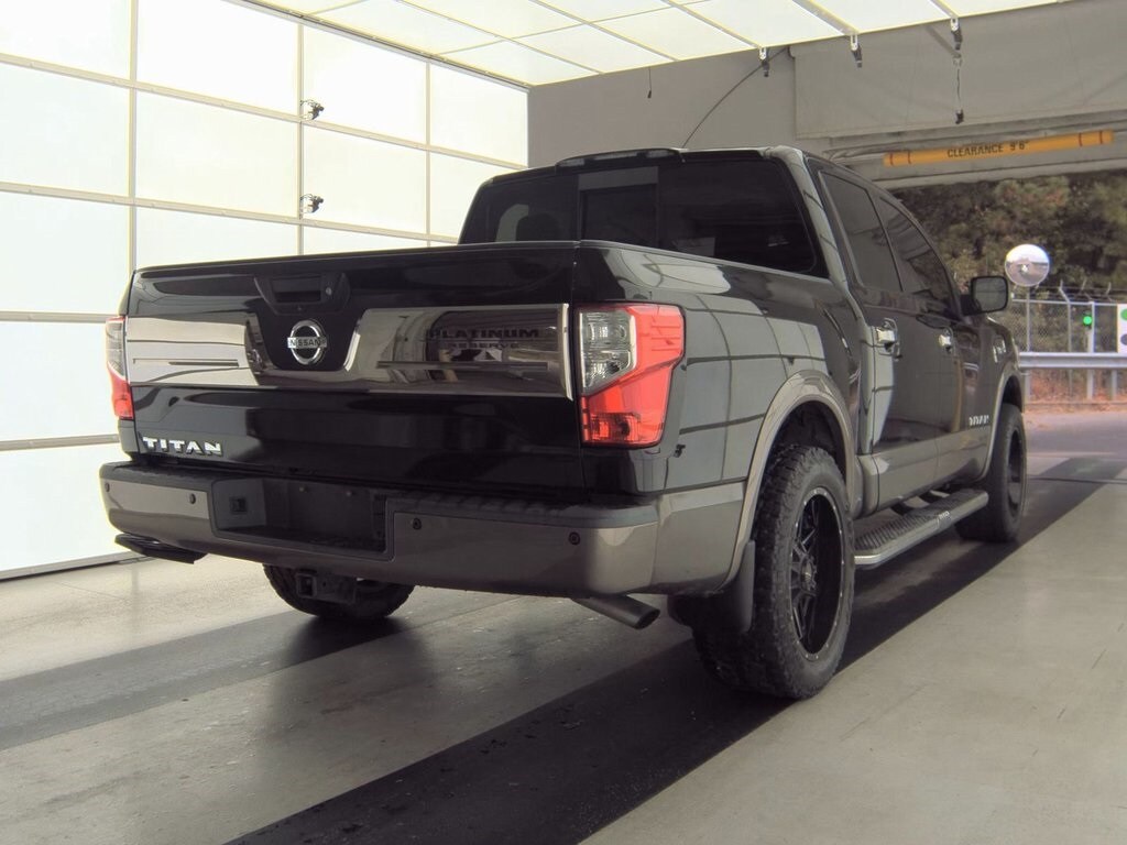 2017 Nissan Titan Platinum Reserve photo 4