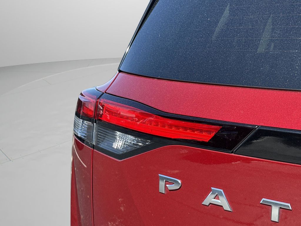 2023 Nissan Pathfinder SV - Photo 18