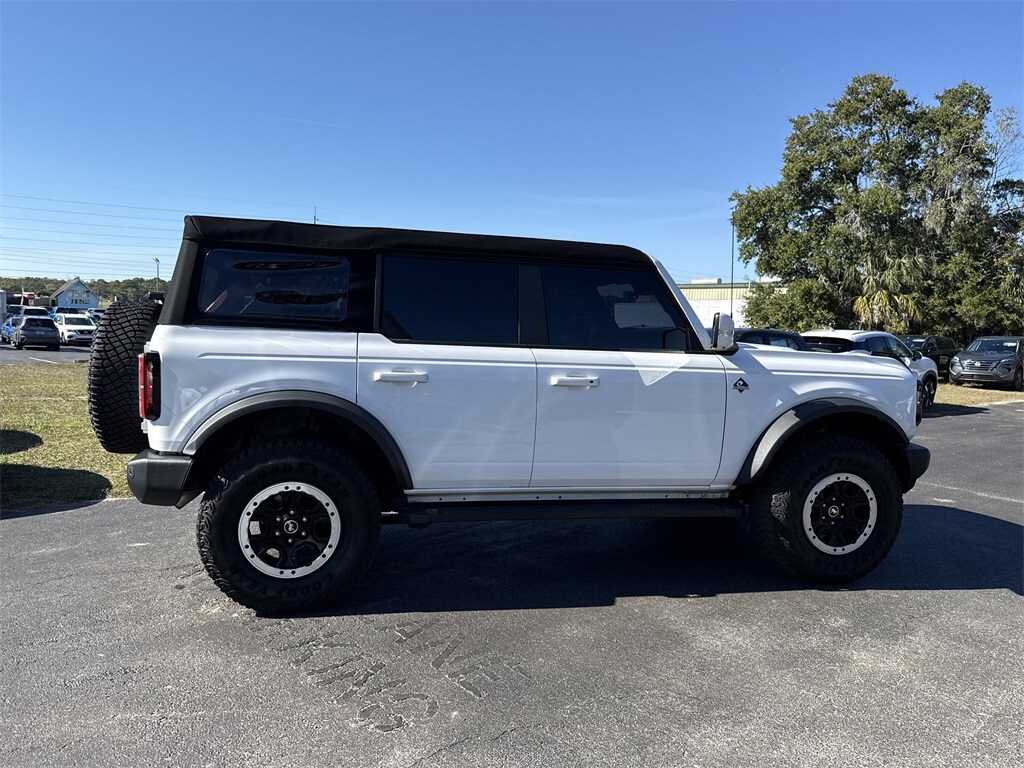 2023 Ford Bronco Outer Banks photo 3