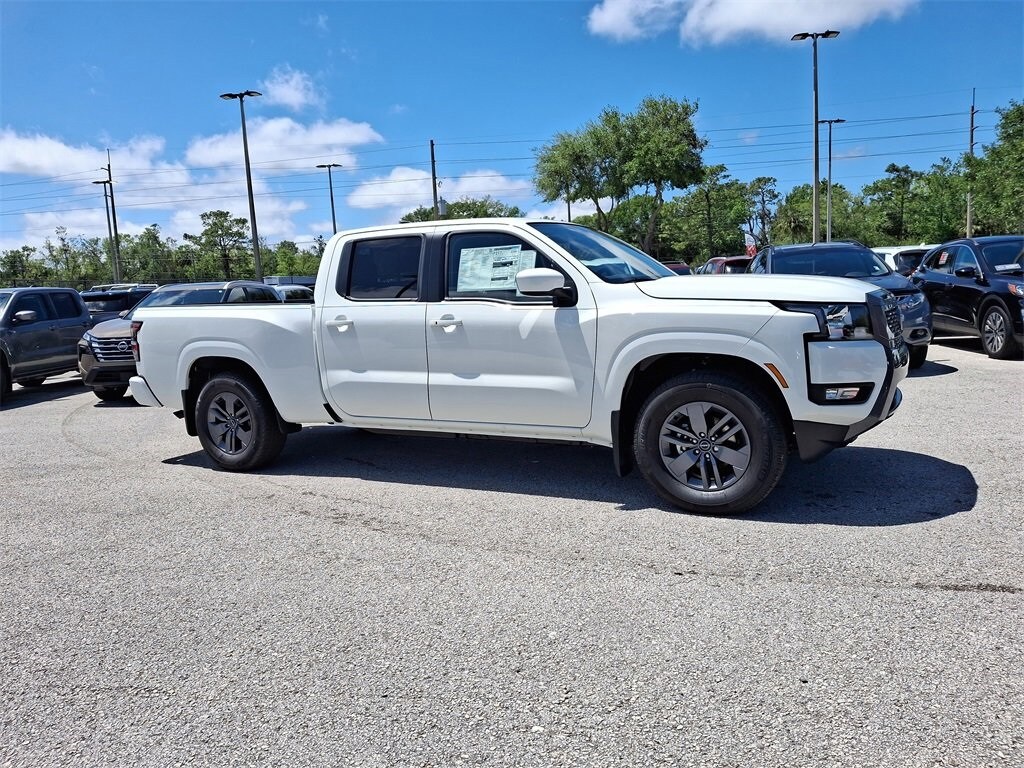 2025 Nissan Frontier SV photo 2