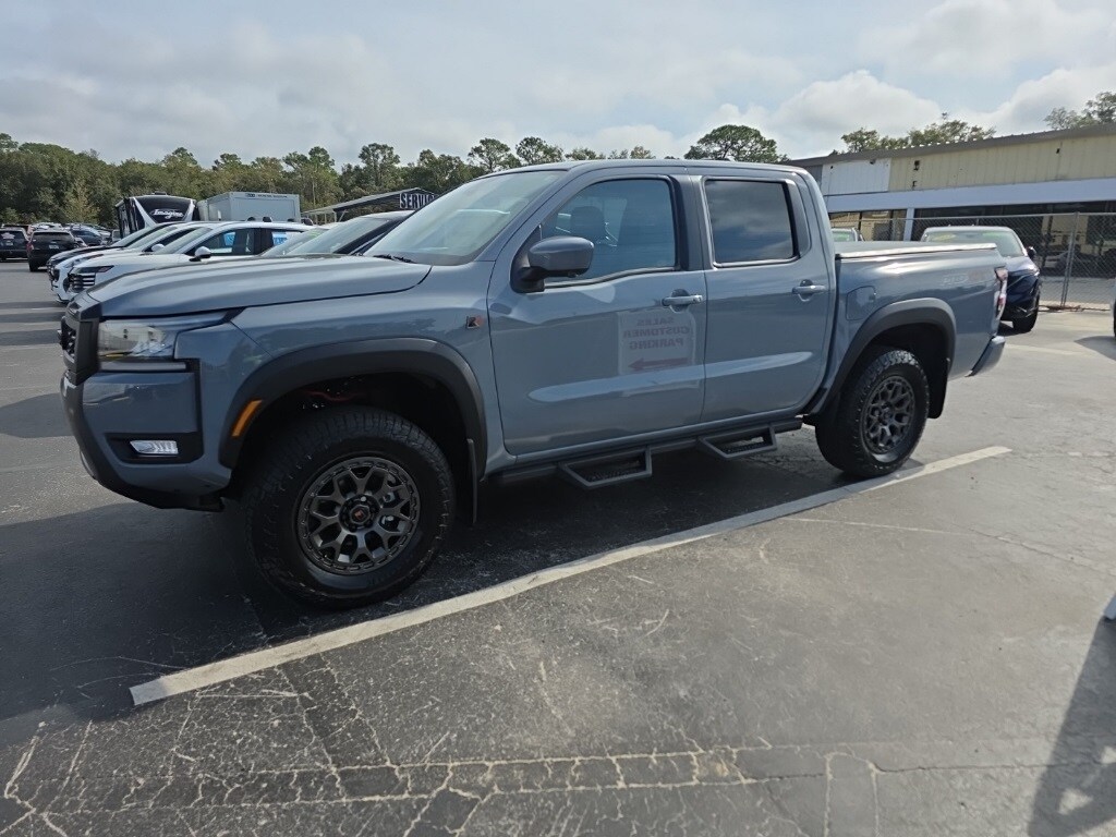 2026 Nissan Frontier PRO-4X photo 3