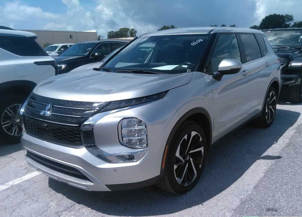 Used 2024 Mitsubishi Outlander SE SUV